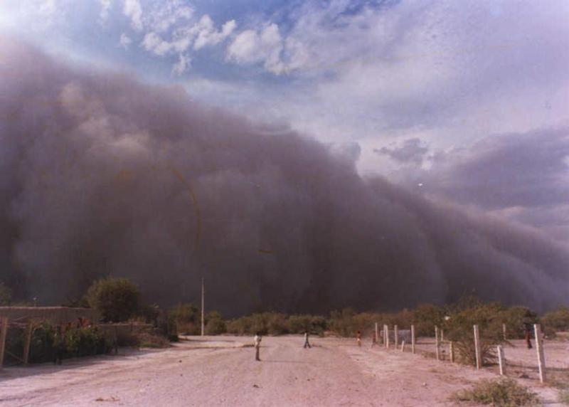 [dust+storm+coming+tolvanera.jpg]