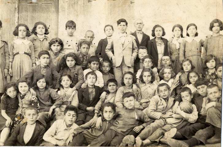 [1937+ünye+ortaokulu-+müzeyyen+hanımın+okul+arkadaşları.jpg]