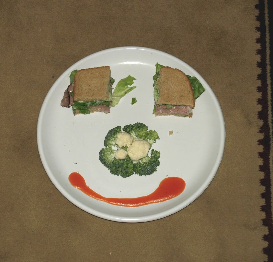 [LUNCH+-+Sandwich+and+Veggies+2007-0703.jpg]