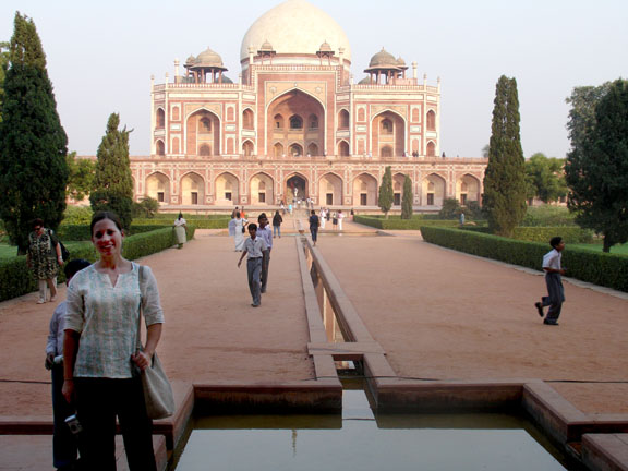 [Delhi+-+Heather+at+Humayun's+Tomb+2+sm.jpg]