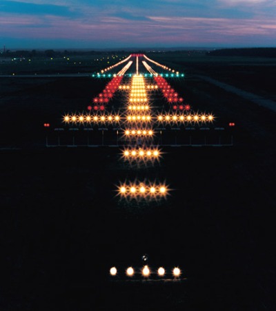 [runway_lighting.jpg]