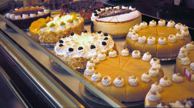 [cakes.jpg]