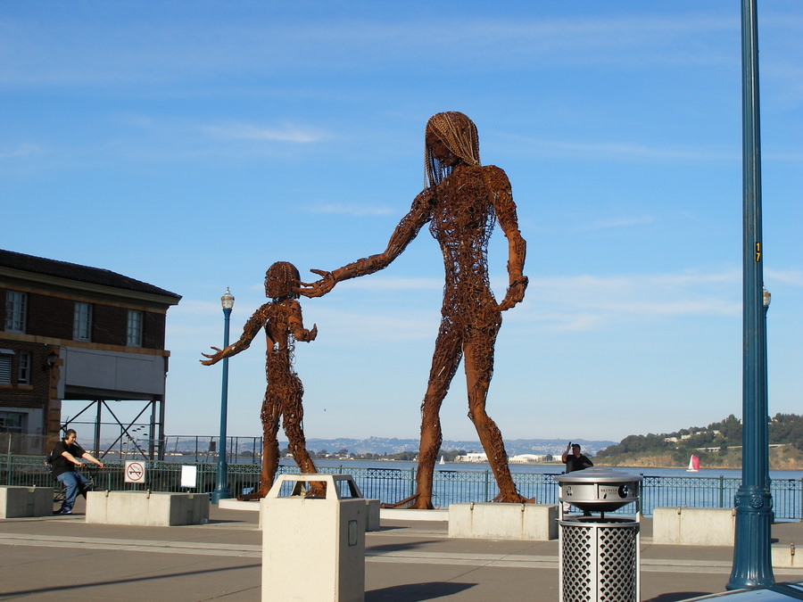 [Metal+chain+statues+Fisherman's+Wharf2.JPG]