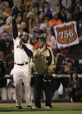 [his+godfather+and+Giants'+Hall+of+Famer+Willie+Mays(2).jpg]
