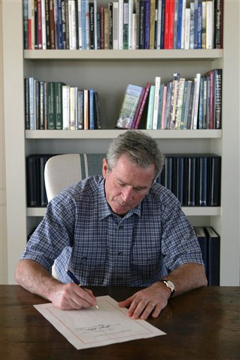 [Bush+signs+budget+cuts.jpg]