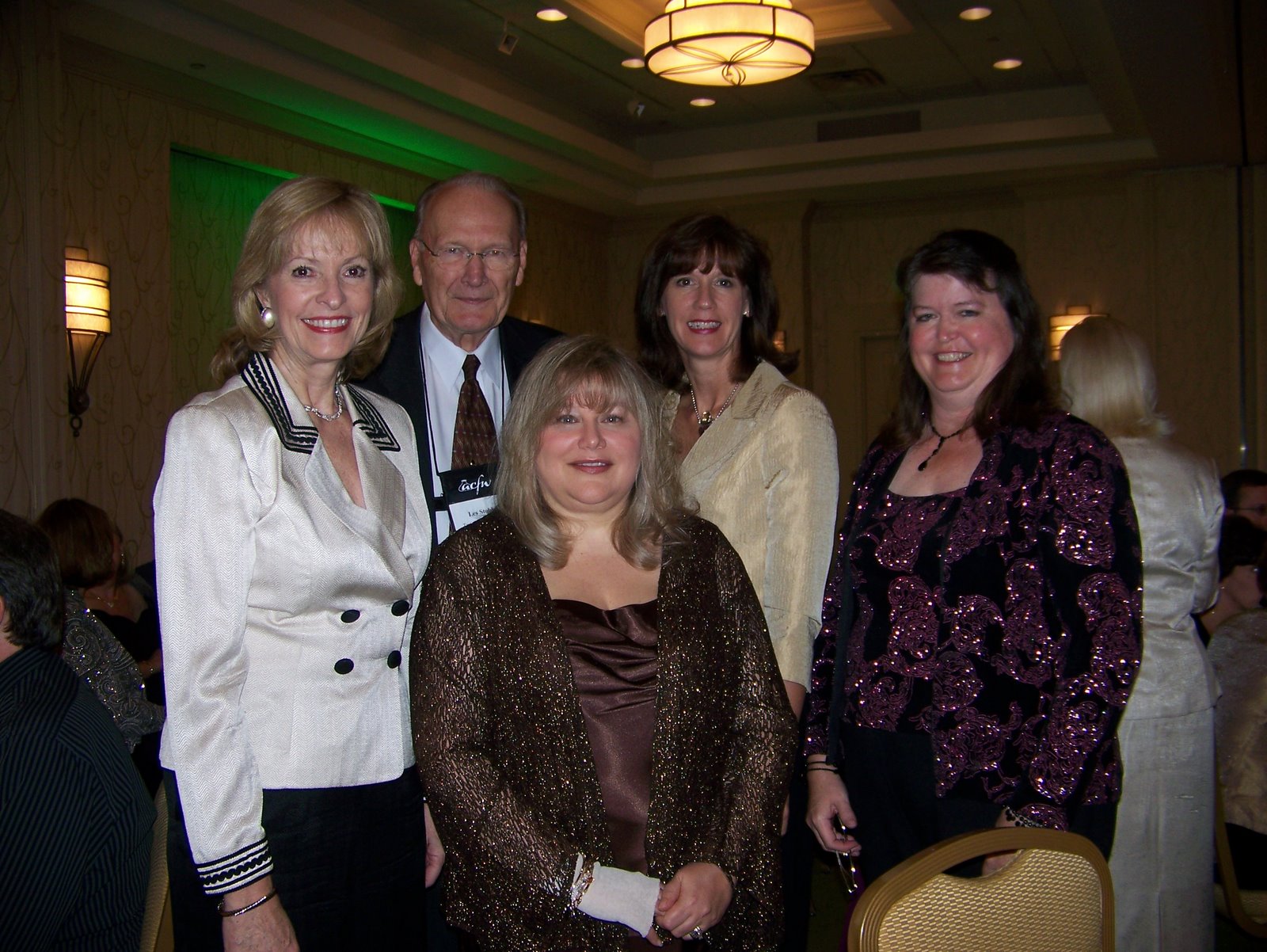 [Sue_Duffy,_Les_Stobbe,_Beverly_Varnado,_Mary_Connealy_andd_Me2[1].jpg]