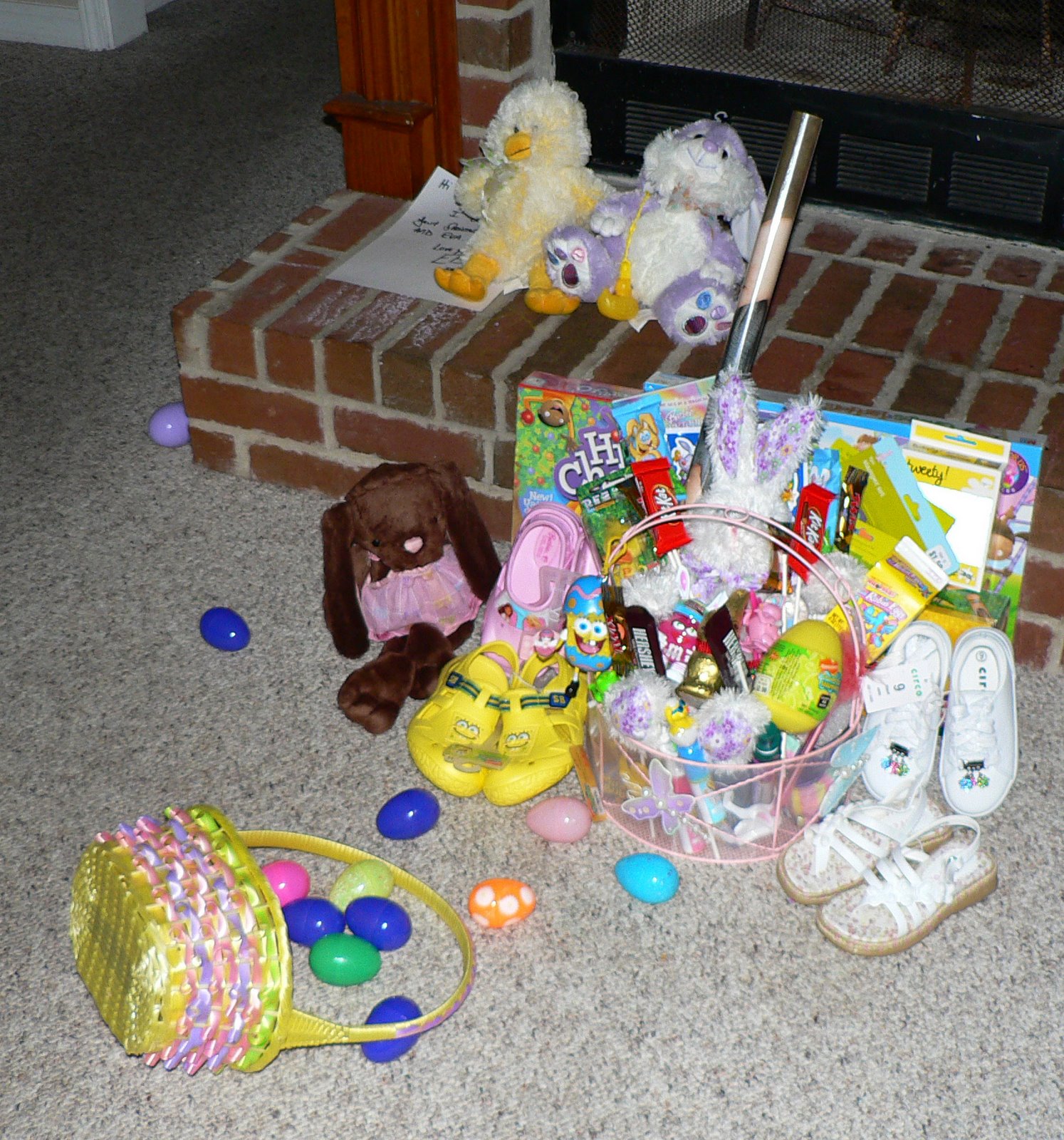 [easter+bunny+was+here+and+mess.jpg]