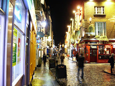 Temple Bar district at night