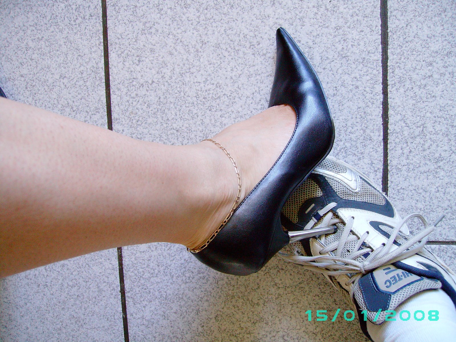 [step+with+heel.JPG]
