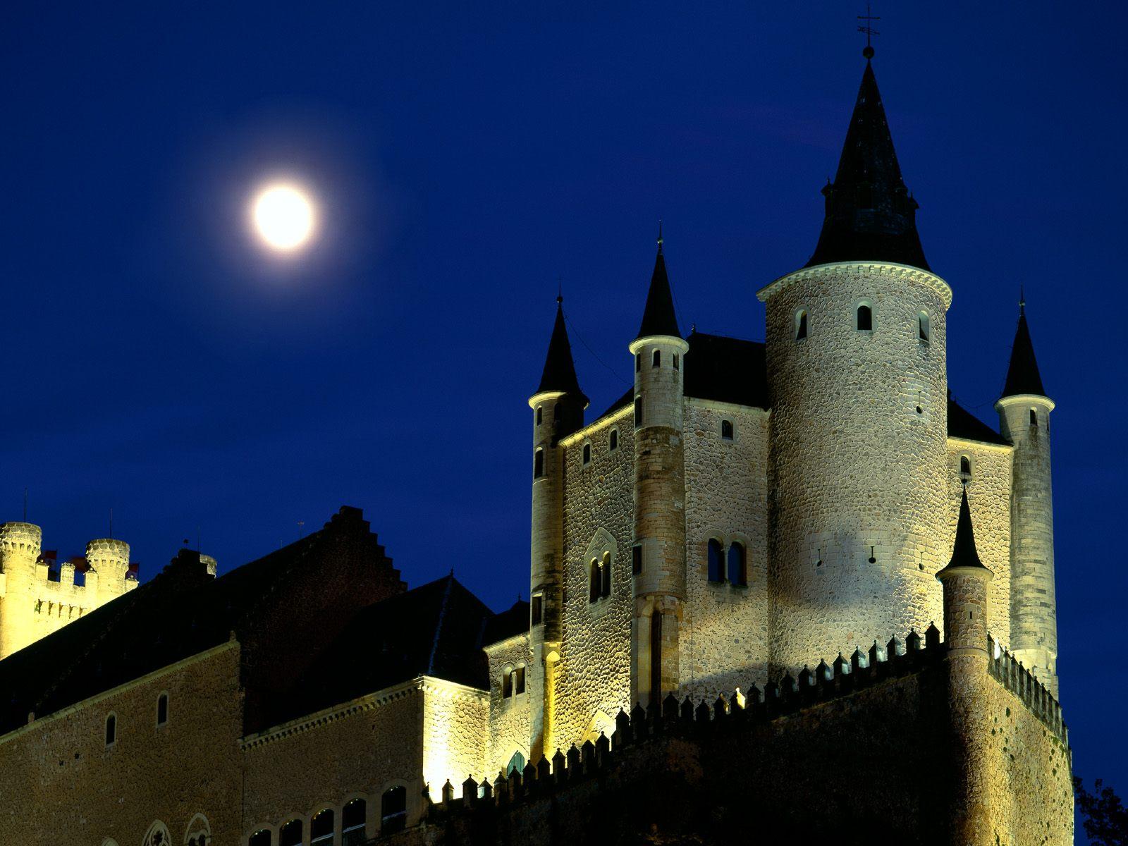 [Moon+Over+Alcazar+Castle,+Segovia.jpg]