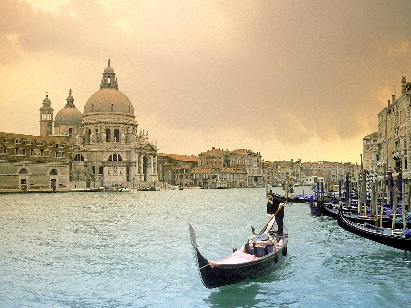 [Sunset+Over+Grand+Canal,+Venice,+Italy.jpg]