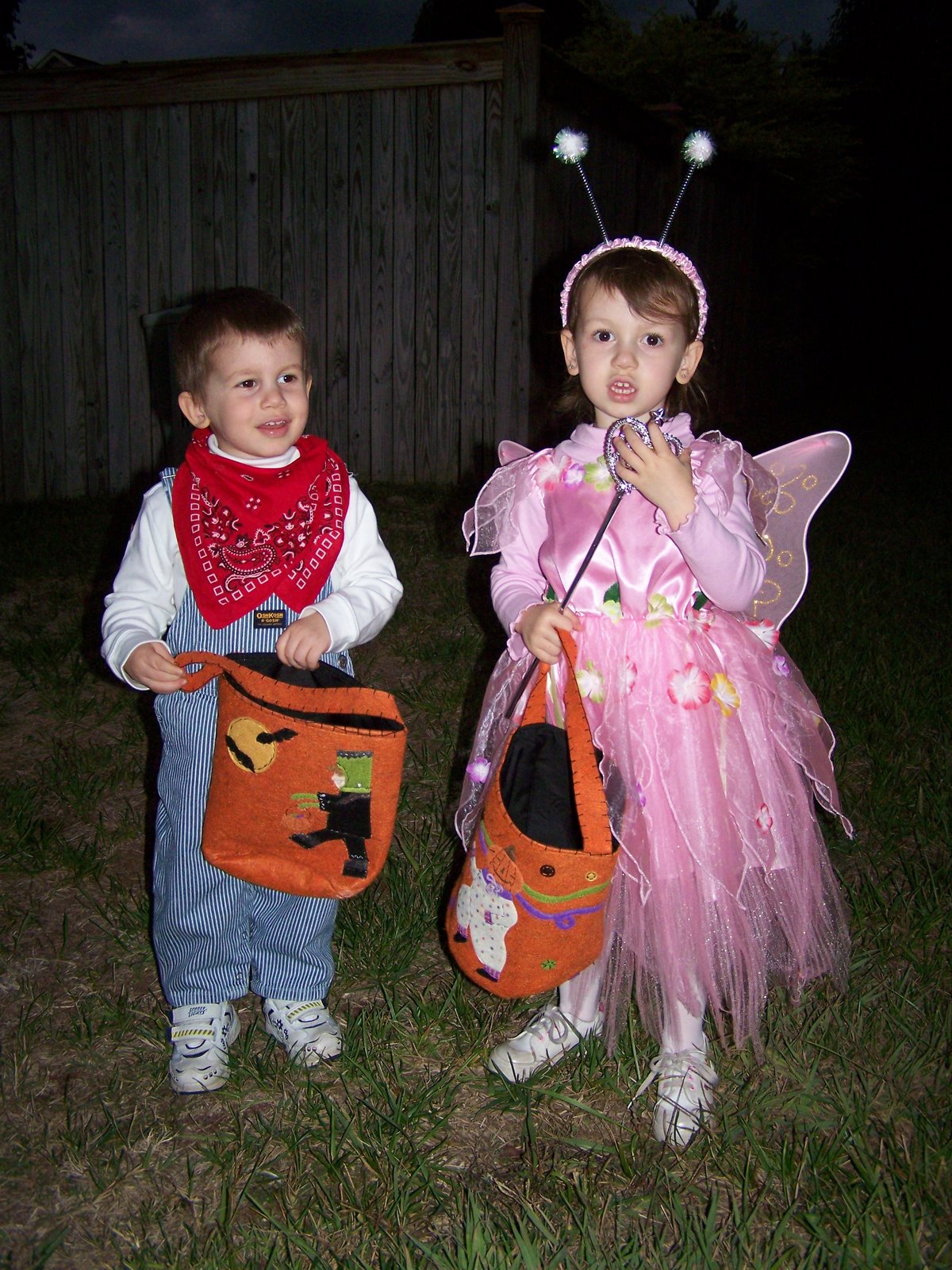 [Zoe+&+Josh+Halloween+2007.jpg]