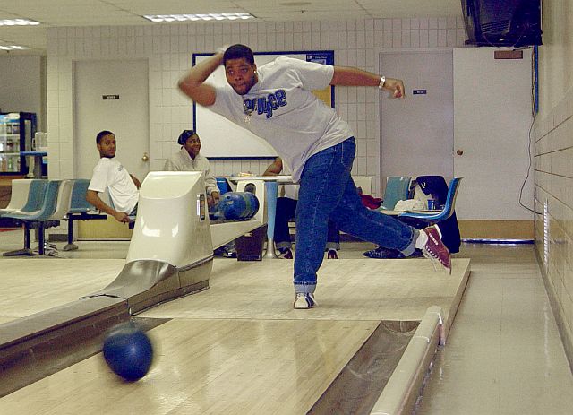 [bowling_004color-a.jpg]