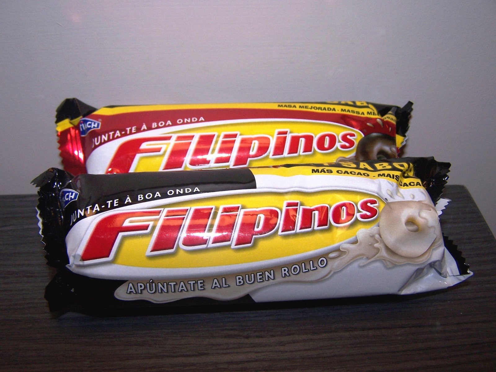 [filipinos+biscuit.JPG]