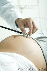 [doutor-segurando-estetoscopio-mulher-estomago.jpg]