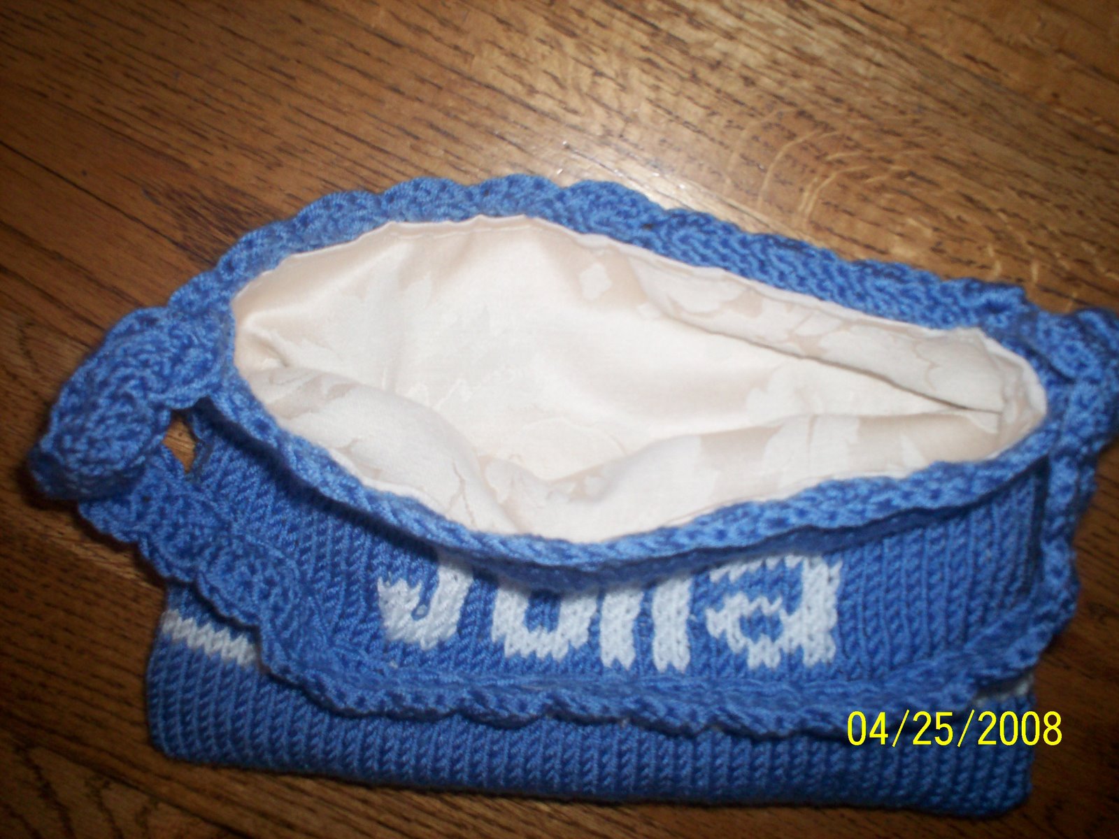 [080425+knit+julia+purse+inside+liner.jpg]