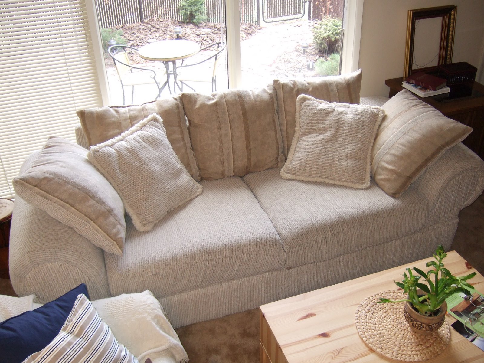 [2008_0415couch0021.JPG]