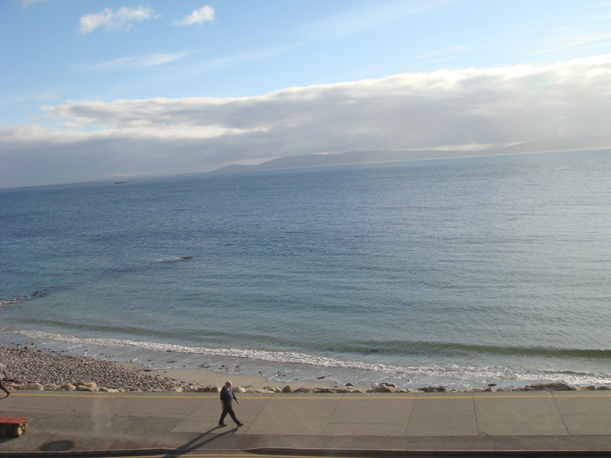 [Walking+the+Salthill+Promenade+-+beautiful+day+in+November_SMALL.jpg]
