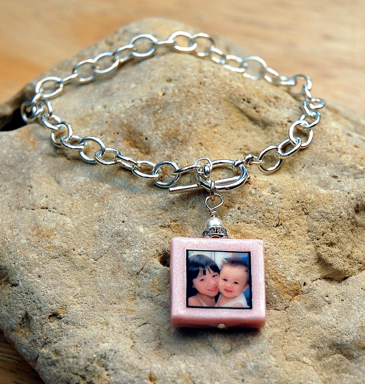 [charm+bracelet+with+pink-white+tile.jpg]