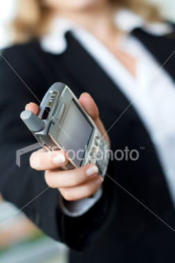 [ist2_2025630-woman-holding-phone.jpg]
