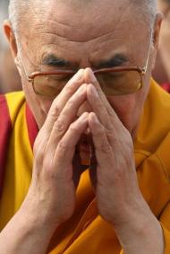 [dalai_lama-praying.jpg]