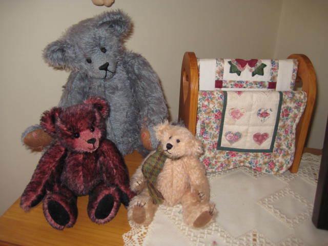 [Teddies+and+quilts.JPG]
