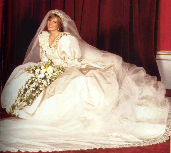 [diana-spencer-tiara-wedding-day.jpg]