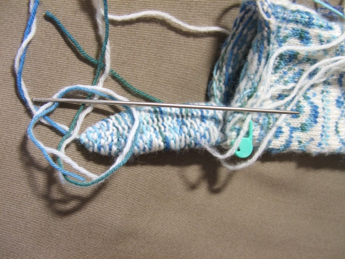 [weaving+needle.JPG]