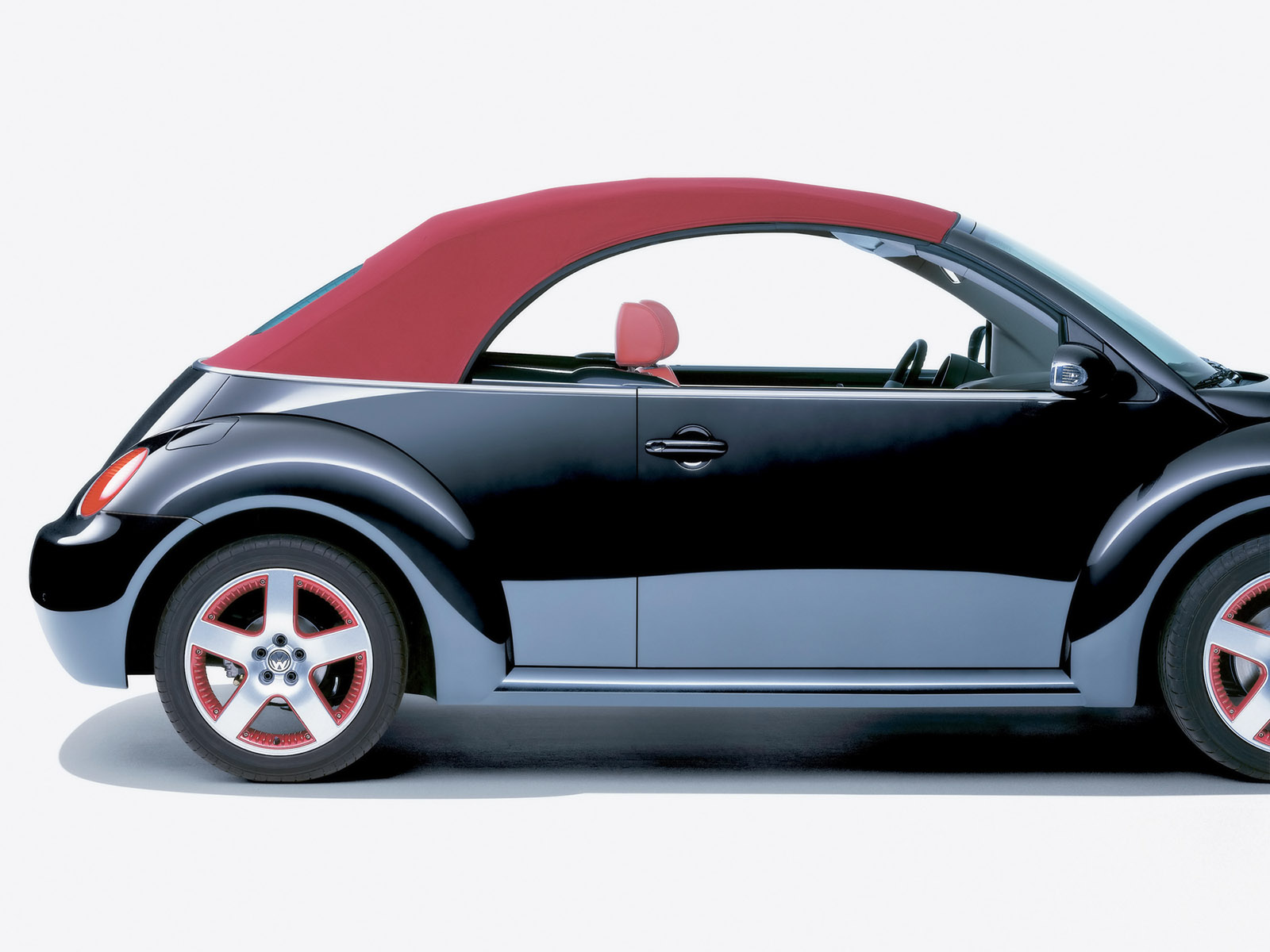 [2005-Volkswagen-New-Beetle-Cabriolet-Dark-Flint-S-tu-1600x1200.jpg]