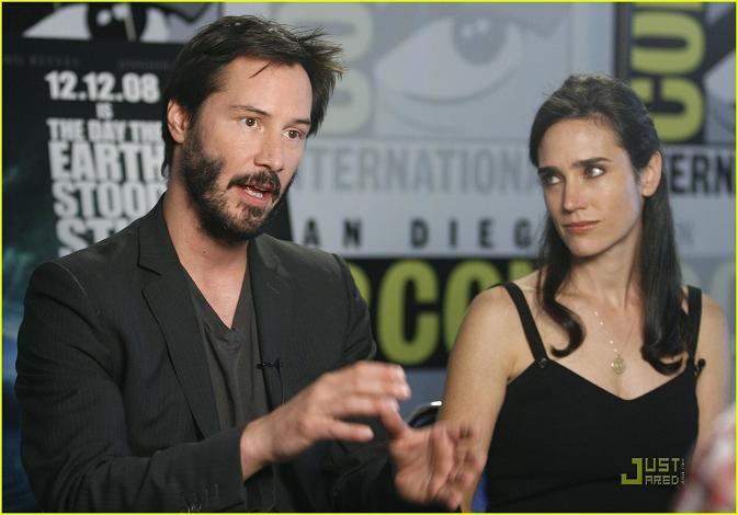 [new+sci-fi+film,+The+Day+the+Earth+Stood+Still,+at+the+Comic-Con+2008+convention+on+Thursday+in+San+Diego,+Calif..jpg]