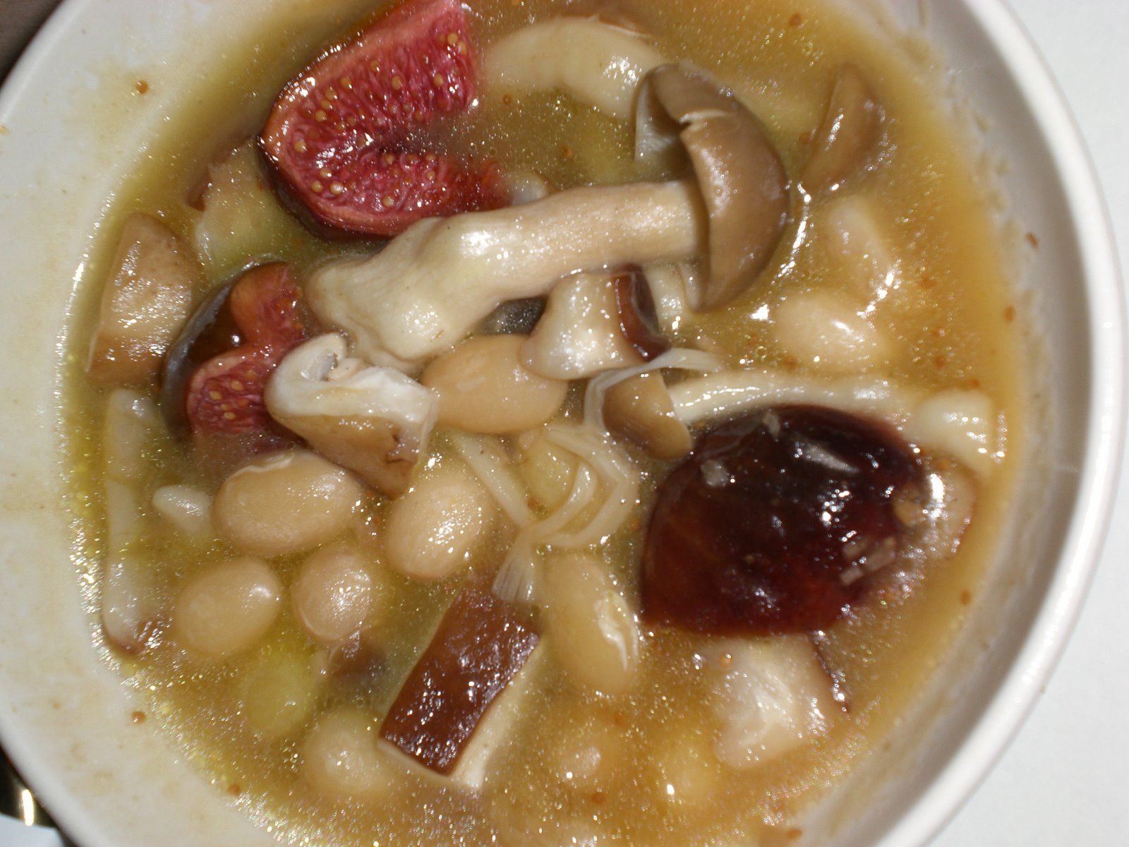 [Mushrooms,+figues+and+beans.JPG]