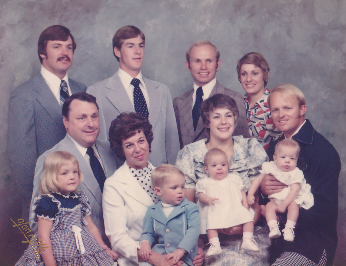 [Elrey+Family-spring+1975.jpg]