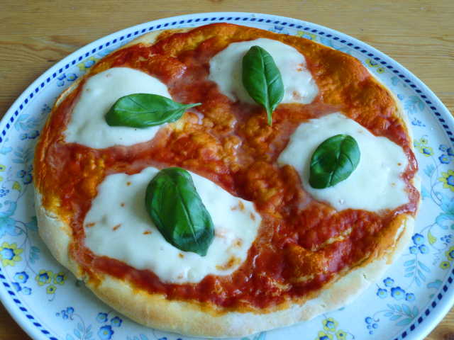 [Pizza+Margherita+3.jpg]