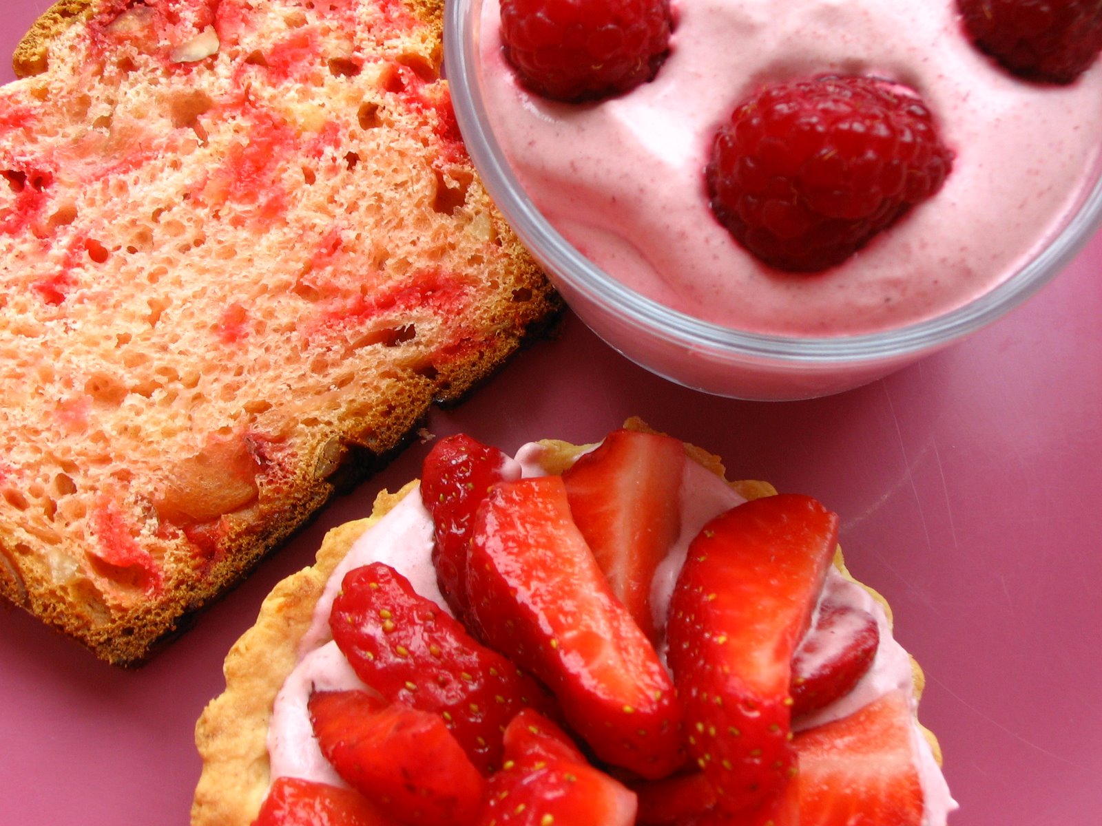 [Brioche+St+Genix+mousse+de+framboises+tarte+aux+fraises.jpg]