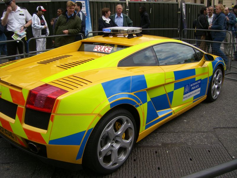 [800px-Lamborghini_Gallardo_British_police_2.jpg]