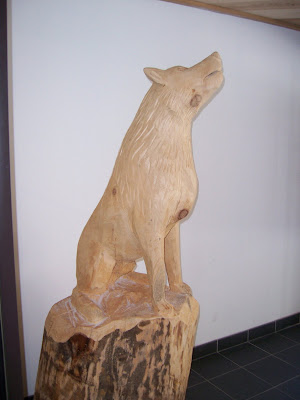 Loup sculpture sur bois