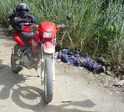Imperdible relato de un viaje en moto por Bolivia Ruta+de+la+muerte+Caranabi
