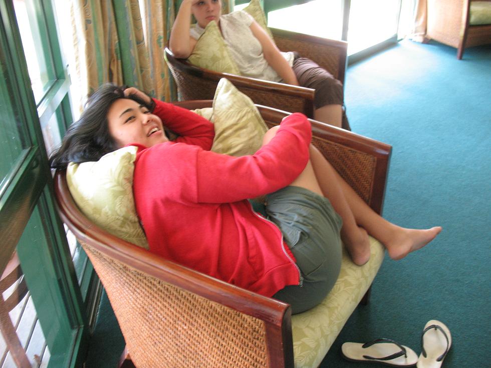 [candice+comfy+chairs.jpg]