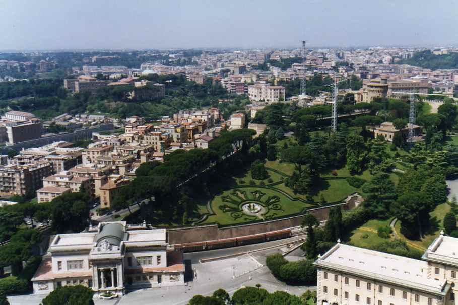 [roma+giardini+vaticano002.jpg]