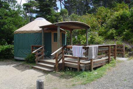 [newport-oregon-yurt.jpg]