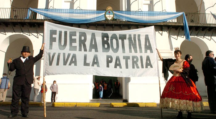 [revolucion+de+mayo+contra+Botnia.jpg]