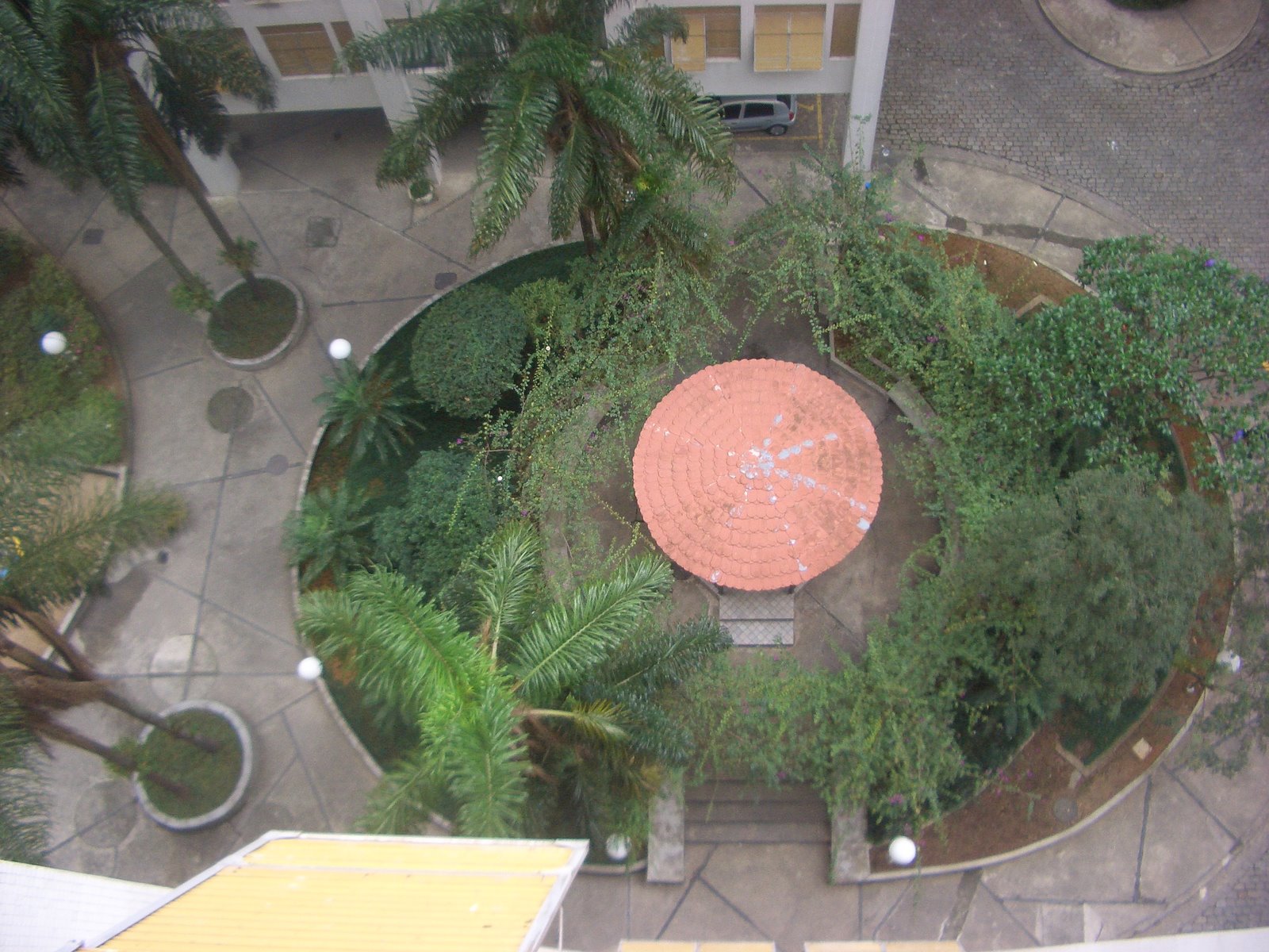 [view+onto+courtyard.JPG]