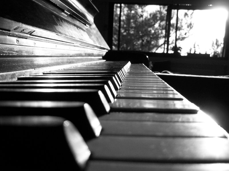 [piano_by_DarkShadow1425.jpg]