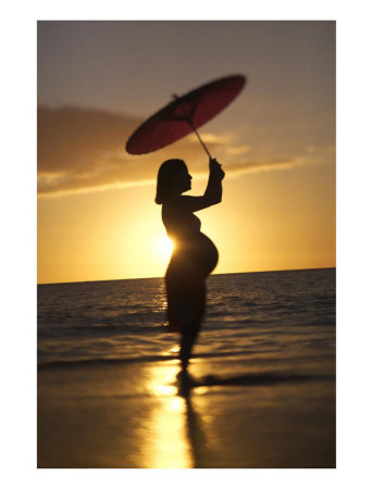 [609330~Silhouette-of-a-Pregnant-Woman-on-the-Beach-Posters.jpg]