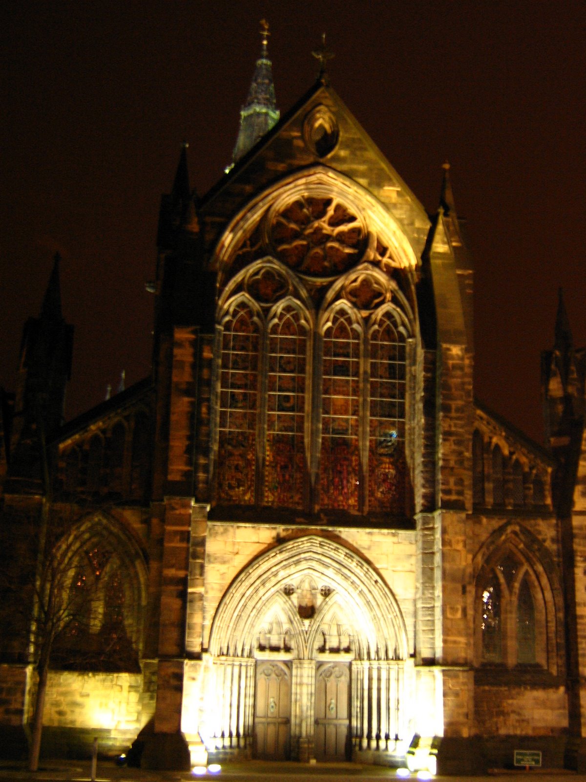[124+Catedral+presbiteriana+que+já+foi+católica+em+Glasgow.jpg]
