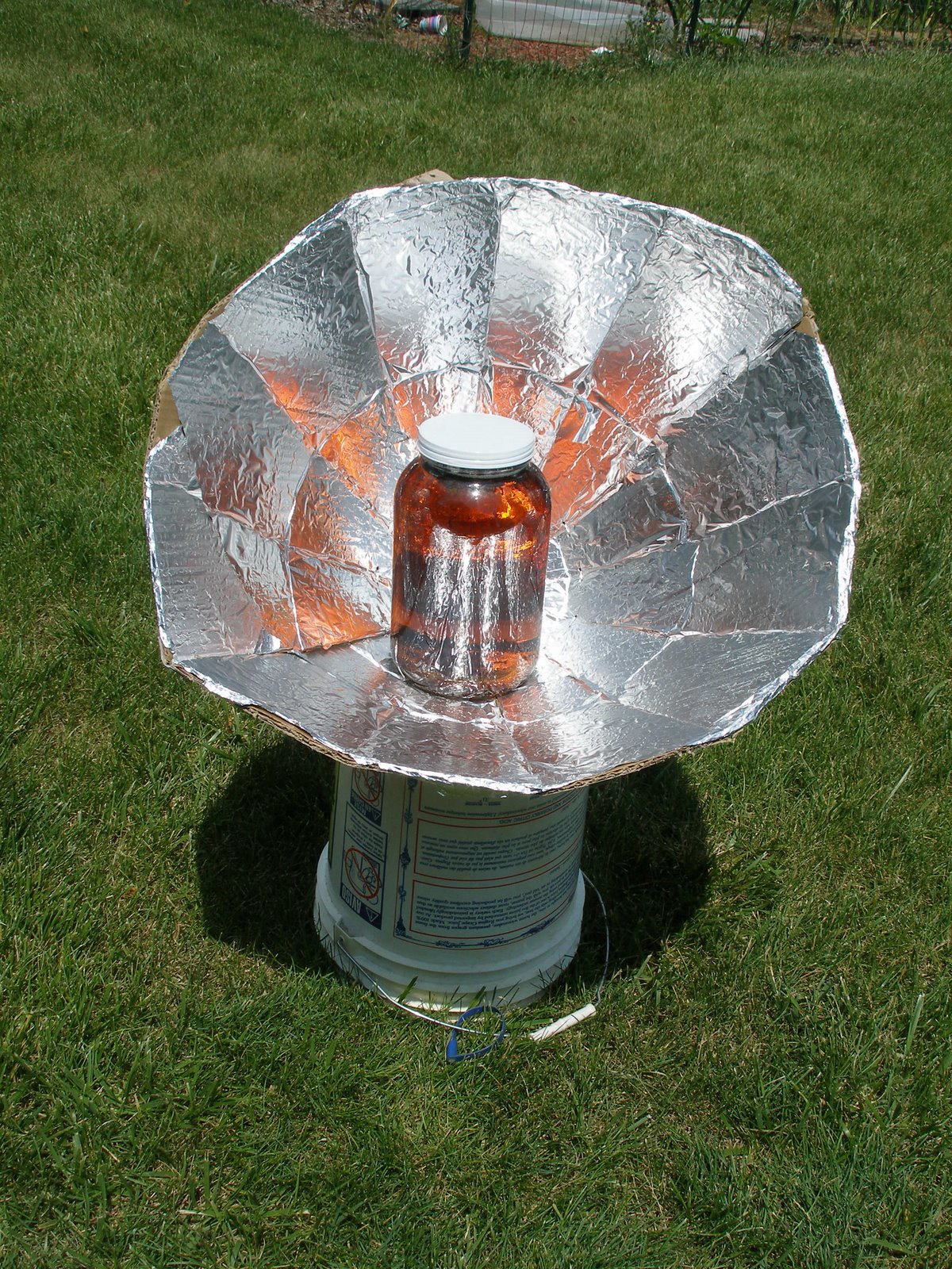 [sun+tea+and+solar+cooker.jpg]