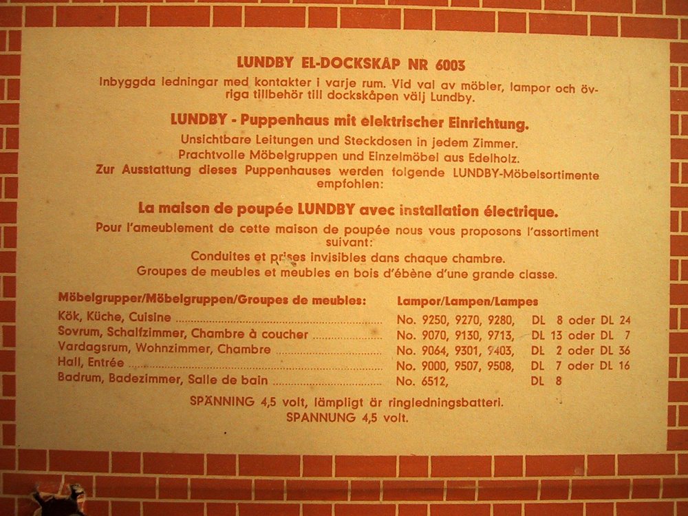 Notice of the back of a vintage 1967 Lundby dollshouse, written in Swedish.