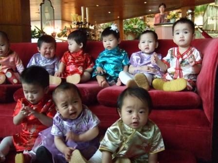 [Babies+Red+Couch+3.jpg]