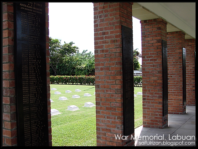 [War+Memorial+Labuan+-+Cenotaph+2.jpg]