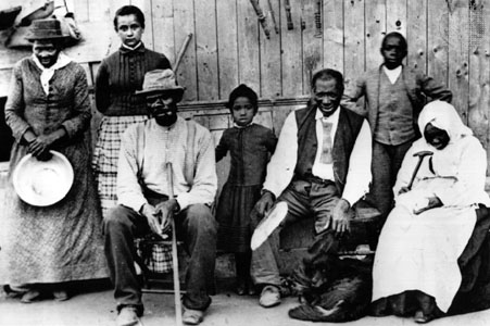 [Harriet+Tubman+far+left+standing+with+a+group+of+slaves+whose+escape+she+assisted.jpg]